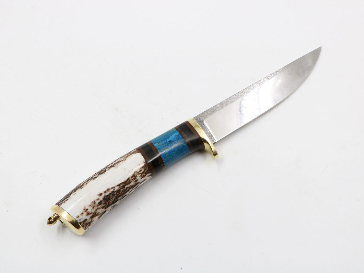 Blauhirsch Messer neben Maßband – Größenvergleich (Klinge 130–135 mm)