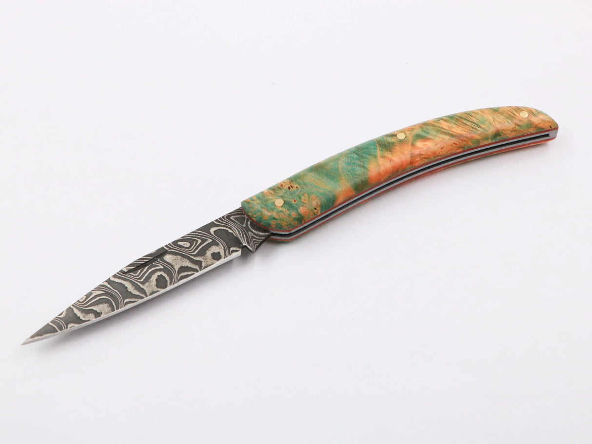 Minimalistisch inszeniert – fotografiert in einer schlichten weißen Box