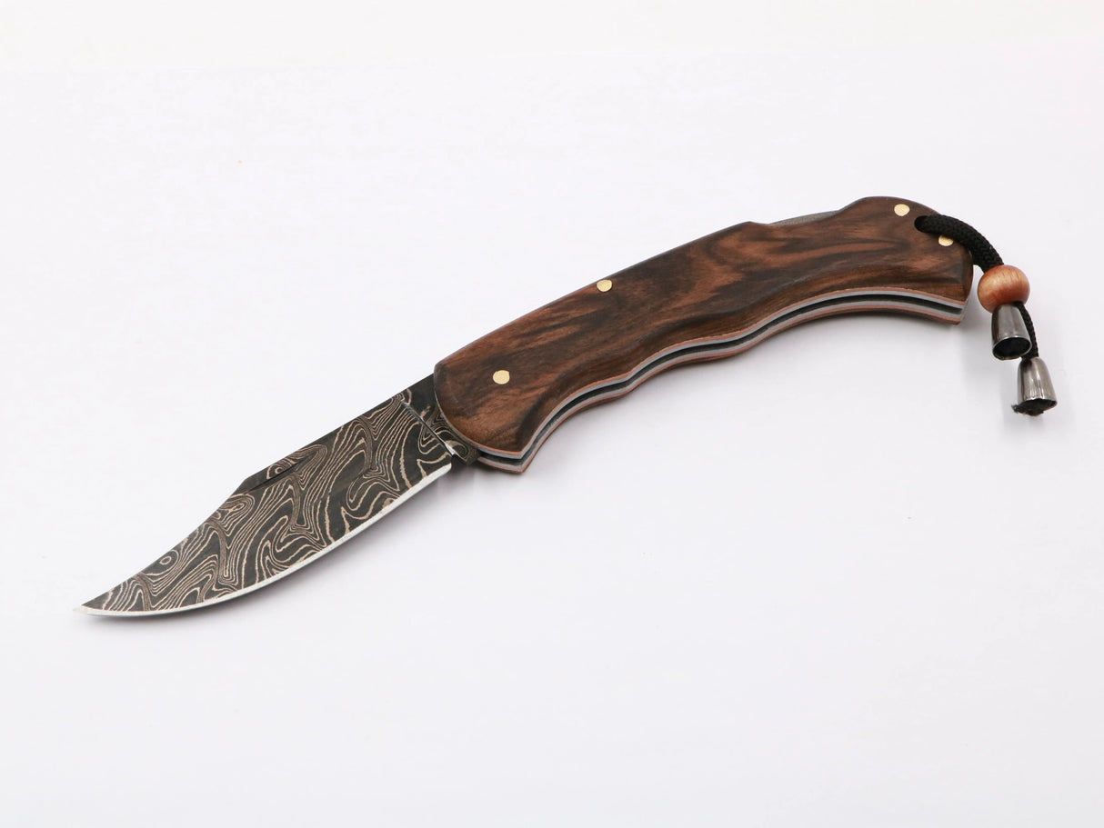 Messerfieber Naturrausch mit Walnussgriff und Damastklinge – freigestellt auf weißem Hintergrund