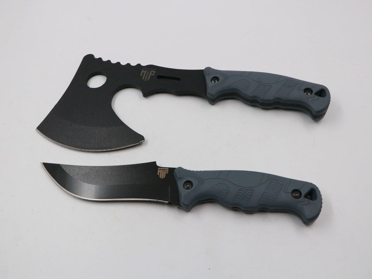 MF Set mit grauem Griff – Werkzeugkombination aus Axt & Messer in professioneller Studioaufnahme