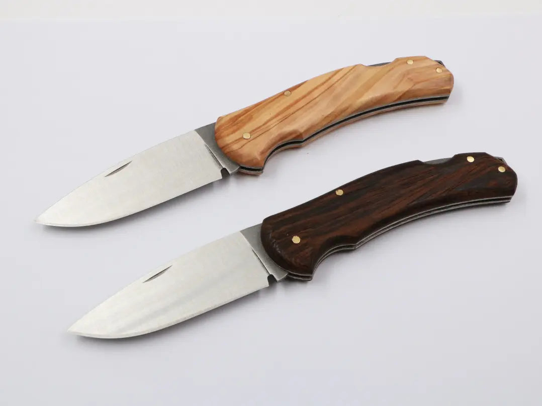 Vergleich der Griffvarianten Olive und Wenge – stilvolles Design aus Naturmaterialien