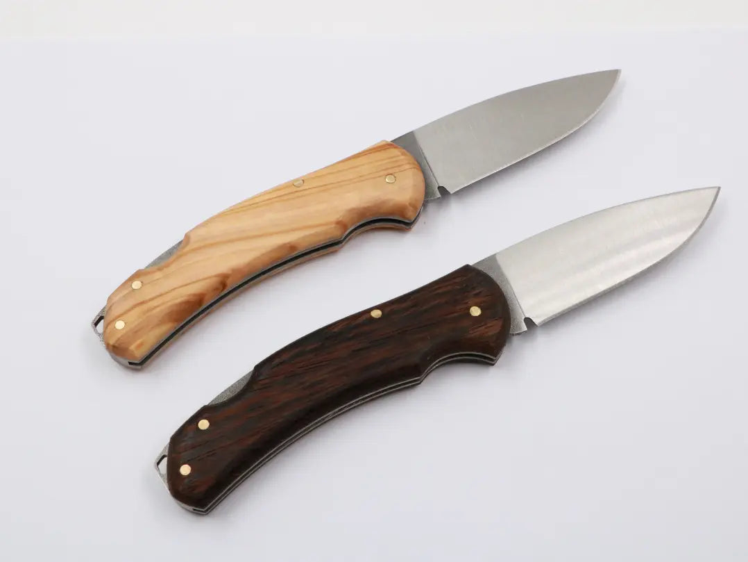 Gesamtansicht MF Uiguren mit geöffneter Klinge – kompaktes Schneidwerkzeug für unterwegs