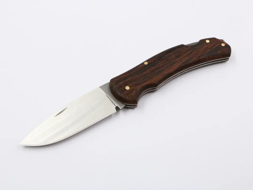 Detailaufnahme des Wengeholzgriffs – edles Naturmaterial mit dunkler Maserung