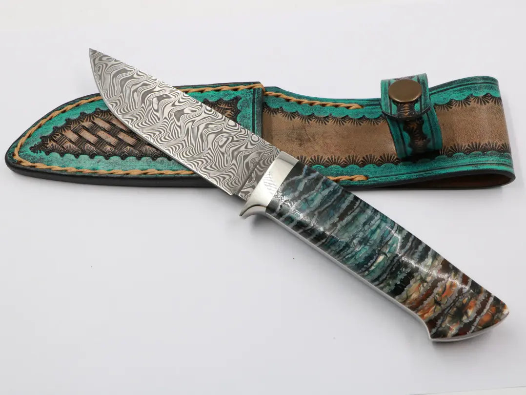 Messerfieber Frostklinge mit Mammutgriff – freigestellt auf weißem Hintergrund