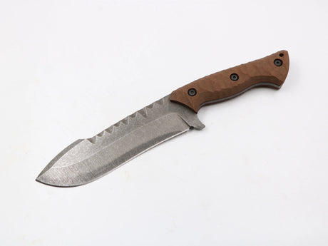 Hawkknife Säbelzahnhunter – T10 Braun, Gesamtansicht, 1067-Carbonstahl, Full-Tang, weißer Hintergrund