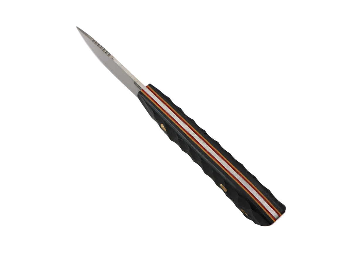 Griffdetail des Messerfieber Schattenzwerg mit strukturiertem T10-Kunststoffverbundmaterial und rot-gelben Linern