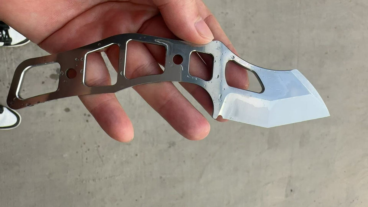 T Rex Kralle Rohling mit skelettiertem Griff zur Gewichtsreduzierung – Ansicht der ausgefrästen Griffstruktur aus Stahl