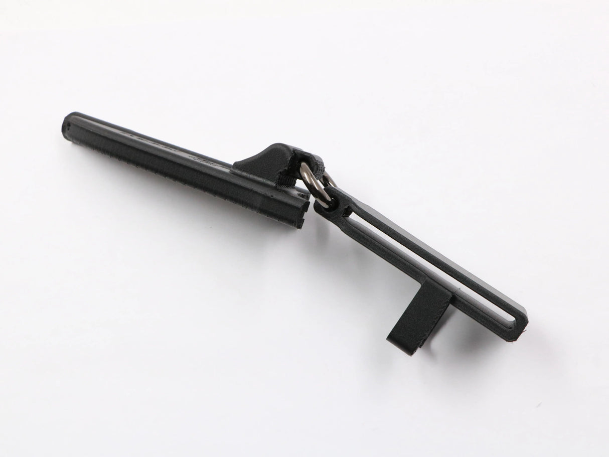 TPU-Scheide Wobbi Angler in Schwarz – Detailaufnahme der Befestigung