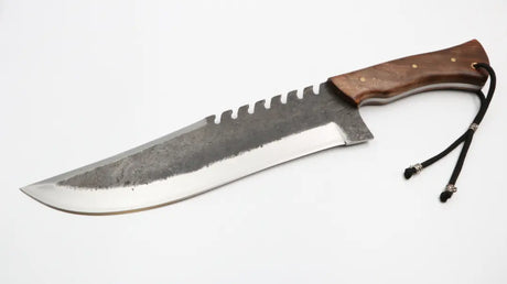 Detailaufnahme der 290 mm langen Klinge aus Karbonstahl mit 5,6 mm Stärke des Messerfieber Big Bowie.