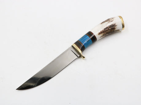 Nahaufnahme: Maserung des stabilisierten Holzes im Griff des Blauhirsch Messers