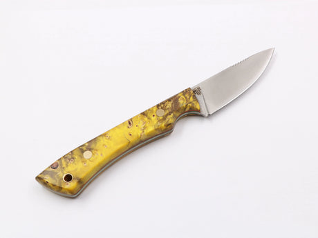 Farbspitzla – Nahaufnahme Griffmaserung, stabilisierte Maser-Pappel gelb rechts