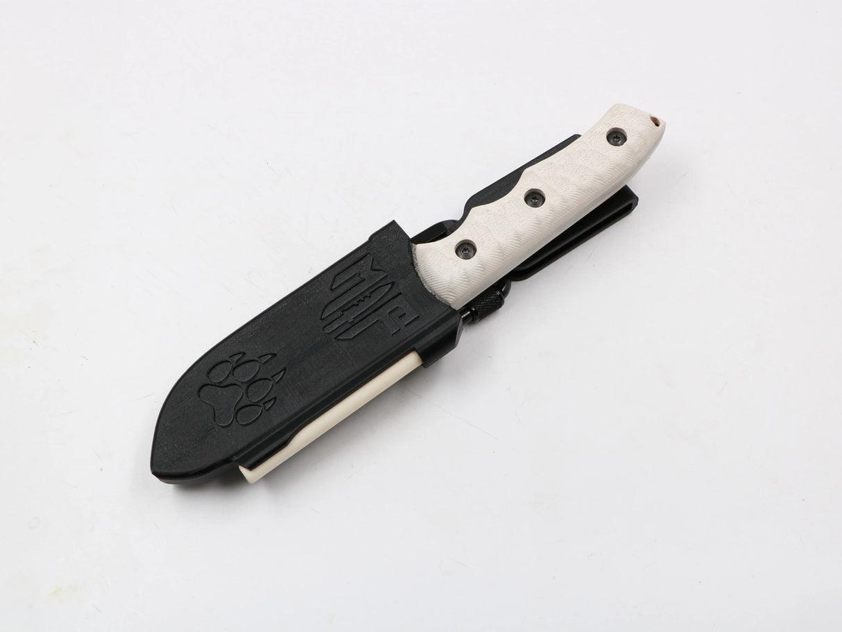 Bushcrafter Cat by Messerfieber