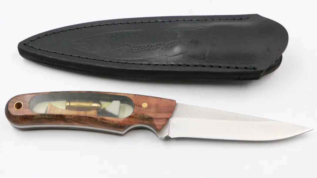 Wobbi hunter knife with cartridge