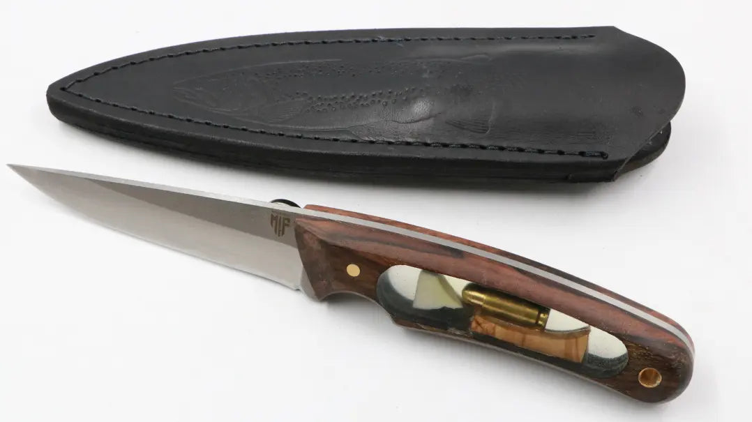 Wobbi hunter knife with cartridge