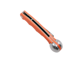 Ironroots Orange Detailansicht – Clip-/Rückenansicht, Klappmesser mit Fischbetäuber, freigestelltes Produktfoto