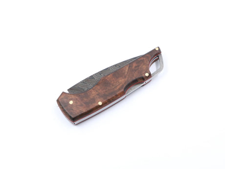 Messerfieber Waldflamme Walnuss geschlossen dargestellt – edle Kombination aus Damaststahl und Naturholzgriff