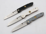 Alle drei Farbvarianten des Urban Sharp nebeneinander – schwarz, grau, khaki