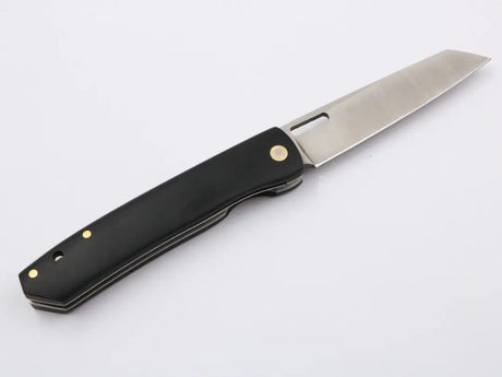 Geöffnete Klinge des Urban Sharp – 95 mm Klinge aus N690-Stahl freigestellt