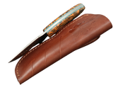 Messerfieber Skara Micarta 1 neben brauner Lederscheide