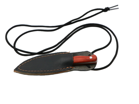 Messerfieber Neckwood – Lederscheide mit Halsband, Detailansicht mit Lederscheide inPadouk