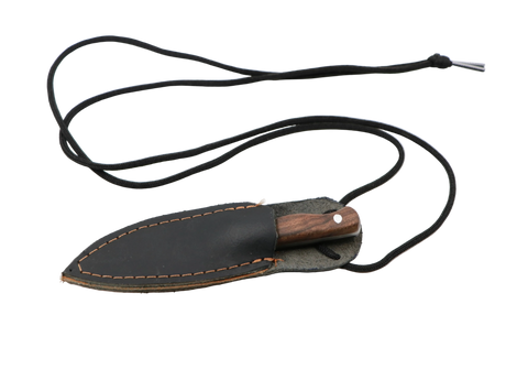 Messerfieber Neckwood – Lederscheide mit Halsband, Detailansicht mit Lederscheide in Walnuss