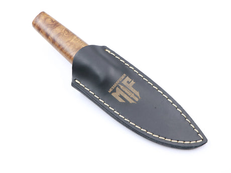 Detailansicht des Maßerpappelgriffs und der geschliffenen 50CrV4-Stahlklinge des Nordic Grain Messers