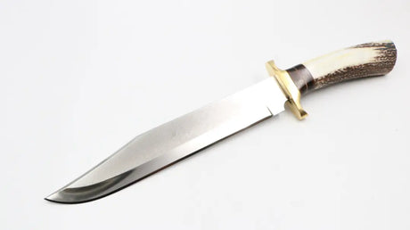 Perspektivische Darstellung des Schneidwerkzeugs zur Hervorhebung von Form, Griff und Verarbeitung.