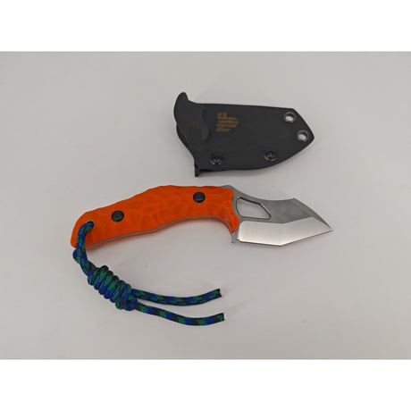 Geöffnete T Rex Kralle Orange – Blick auf Schneide und ergonomischen Griff