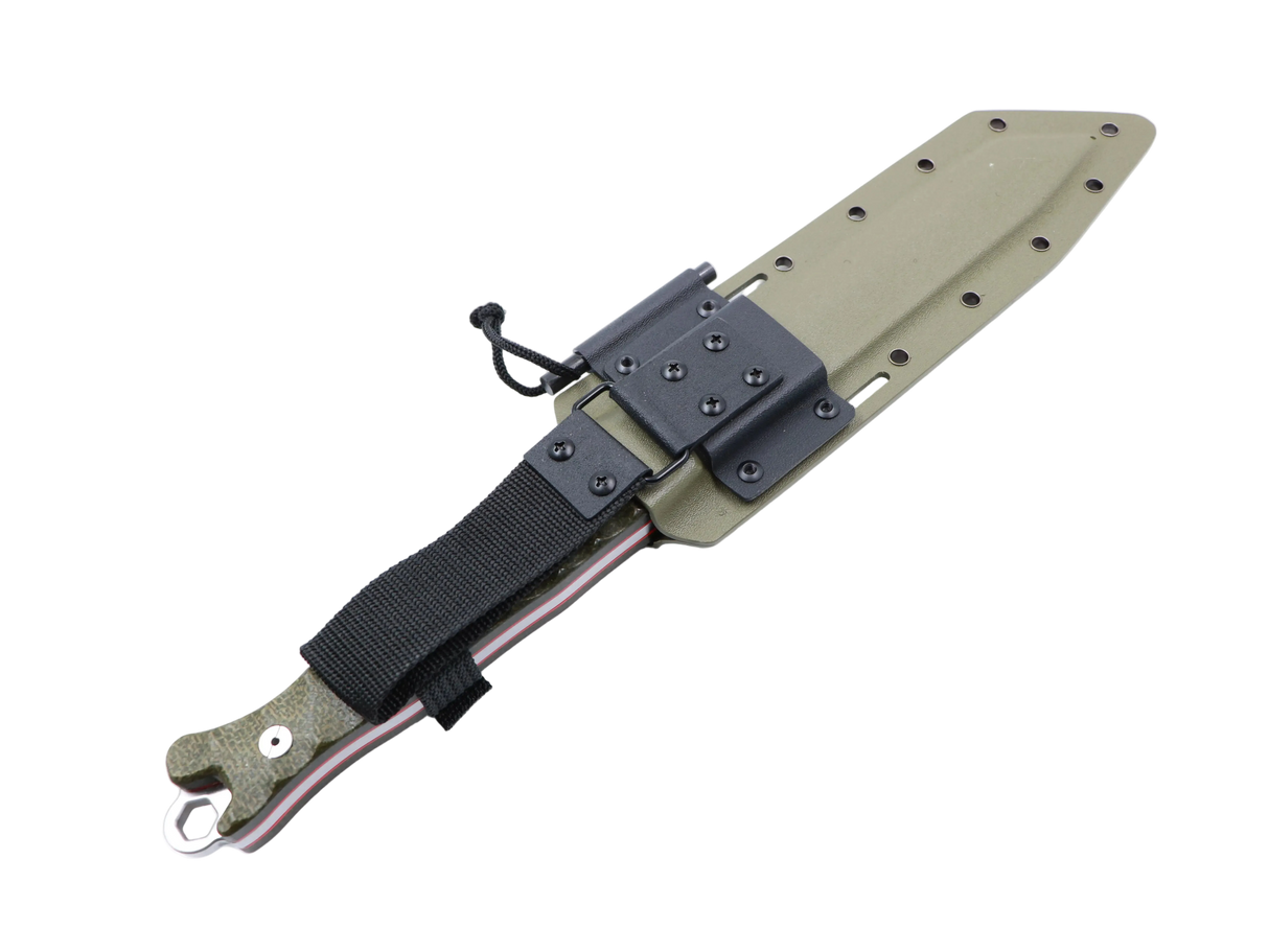 Kydexscheide Terra Joe X – Detailansicht der olivgrünen Scheide mit Befestigung und integriertem Feuerstahl