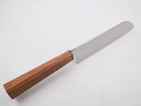 Nahaufnahme des Holzgriffs – Santoku Messer für die Küche